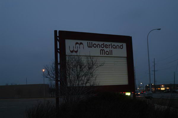 Wonderland Mall (Wonderland Shopping Center) - 2004 Photo (newer photo)
